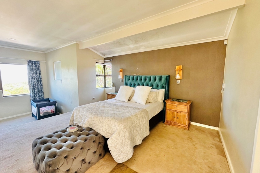 4 Bedroom Property for Sale in Providentia Eastern Cape